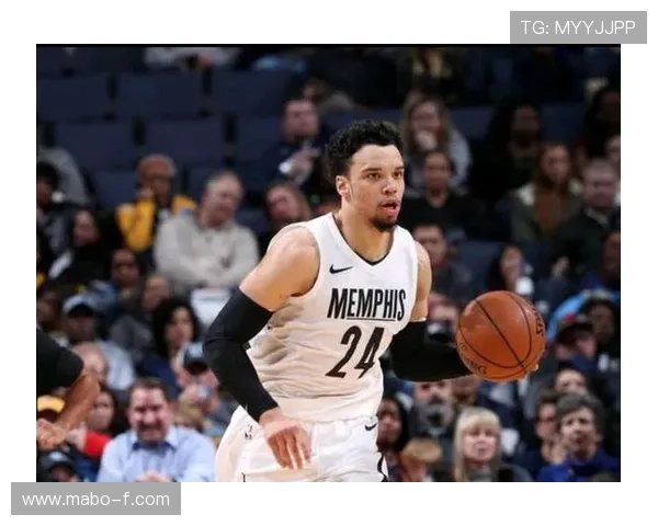 伊森称赞狄龙智谋出众自己将努力向其学习提升球技